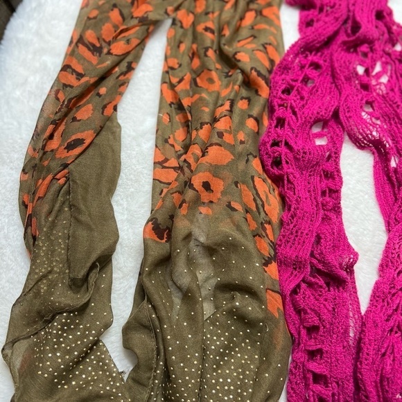 Peace sign scarf and others - Picture 4 of 7